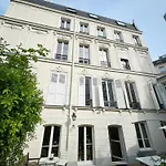 Grand Appartement Avec Jardin Privatif A Paris