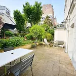 Grand Appartement Avec Jardin Privatif A Paris