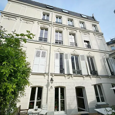 Grand Avec Jardin Privatif à